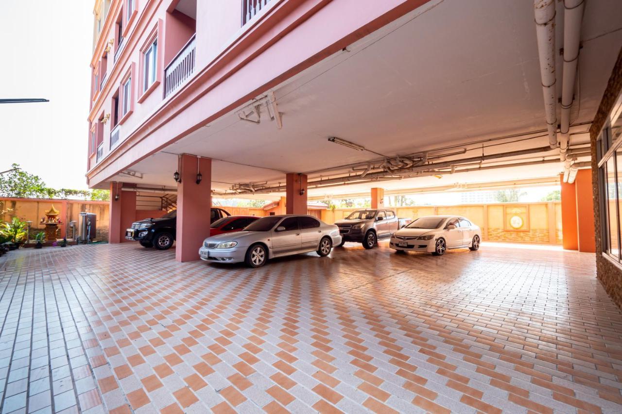 Reddoorz Navin Mansion 3 Pattaya Hotel Exterior photo