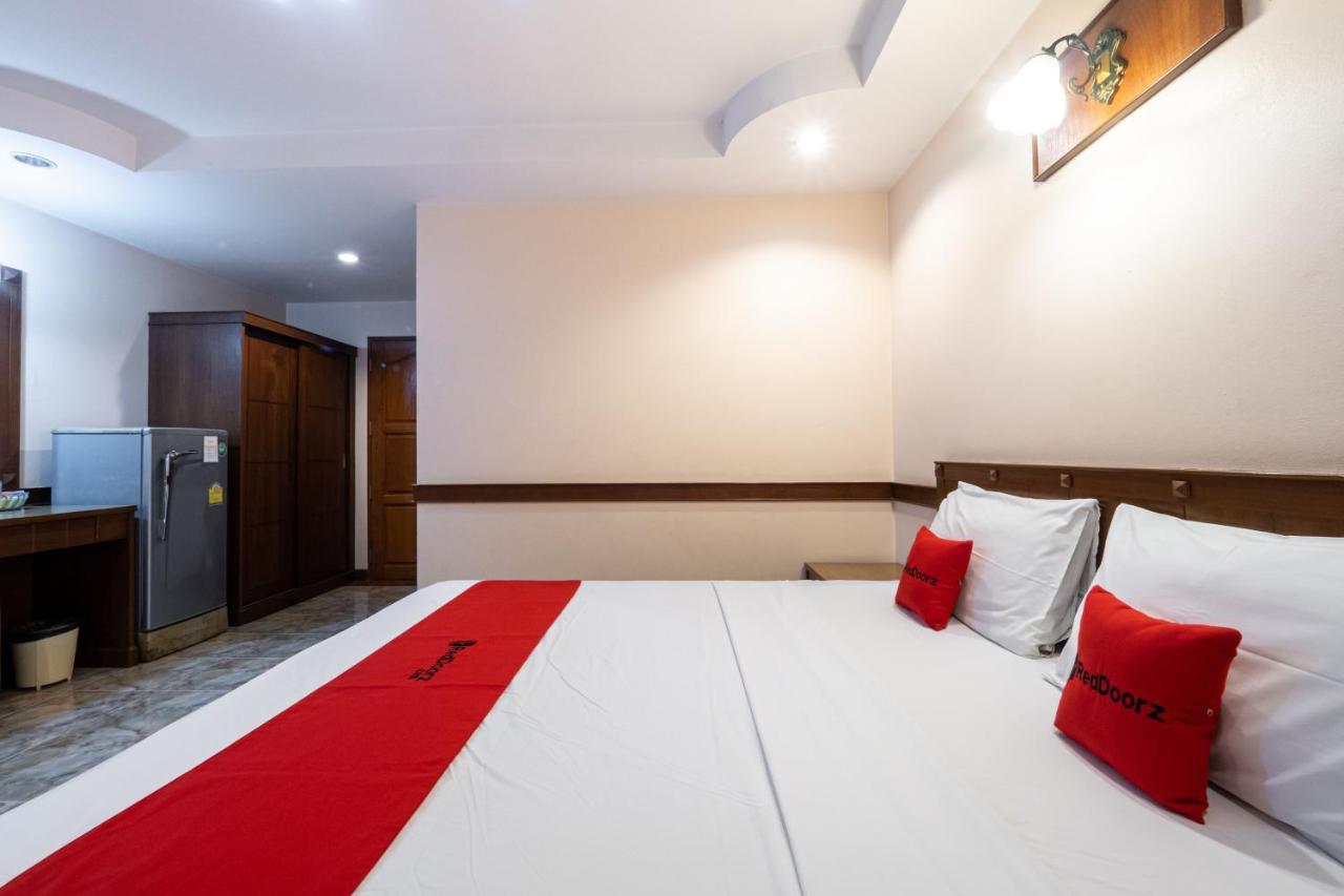 Reddoorz Navin Mansion 3 Pattaya Hotel Exterior photo