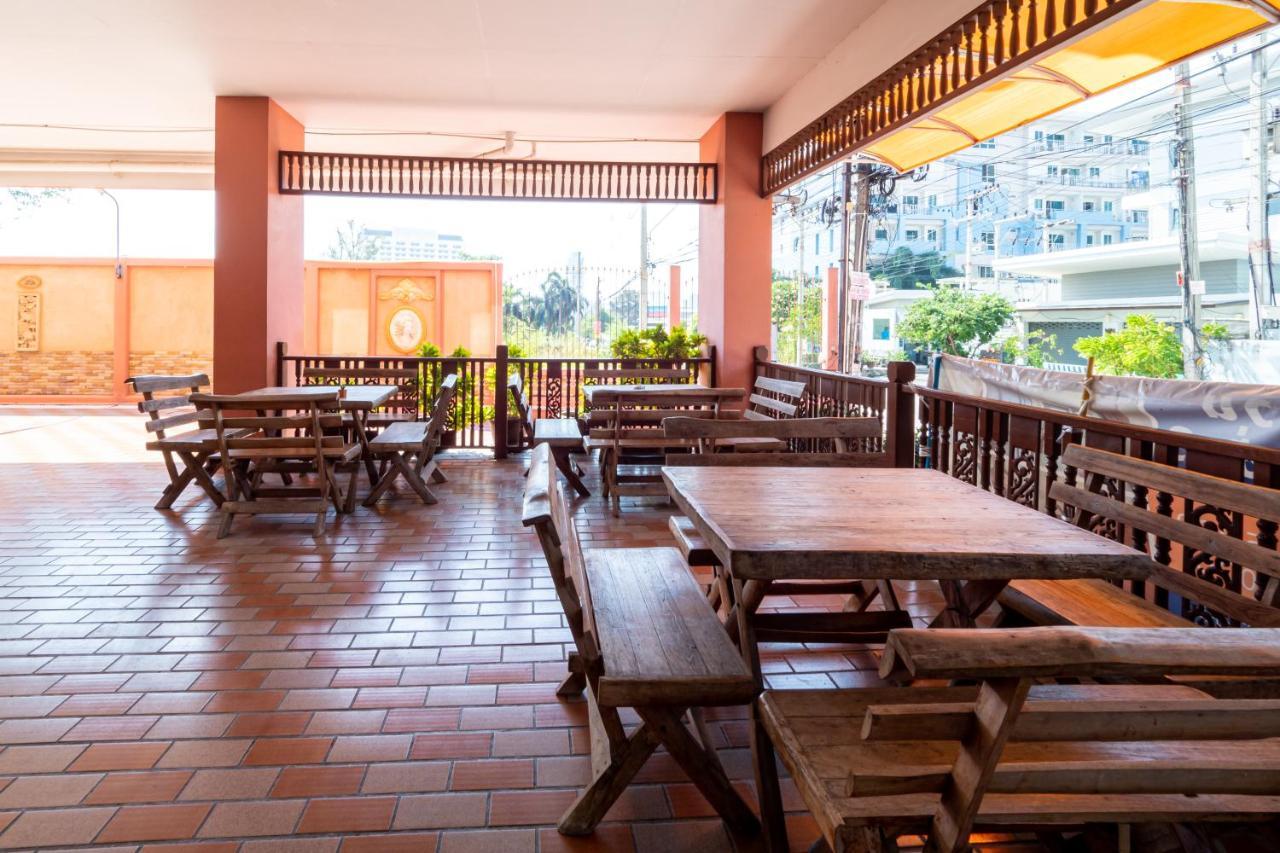 Reddoorz Navin Mansion 3 Pattaya Hotel Exterior photo