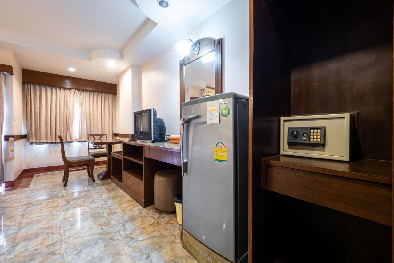 Reddoorz Navin Mansion 3 Pattaya Hotel Exterior photo