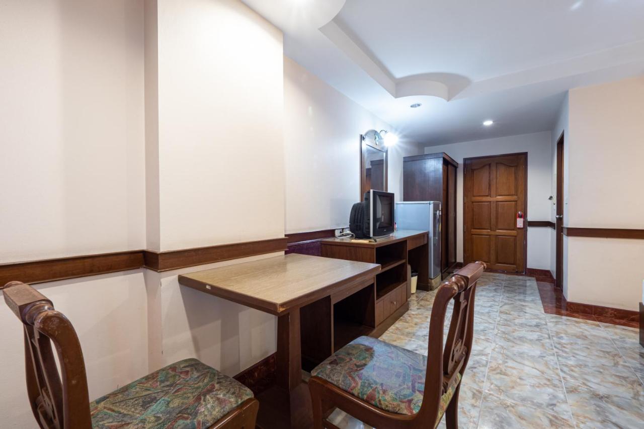 Reddoorz Navin Mansion 3 Pattaya Hotel Exterior photo