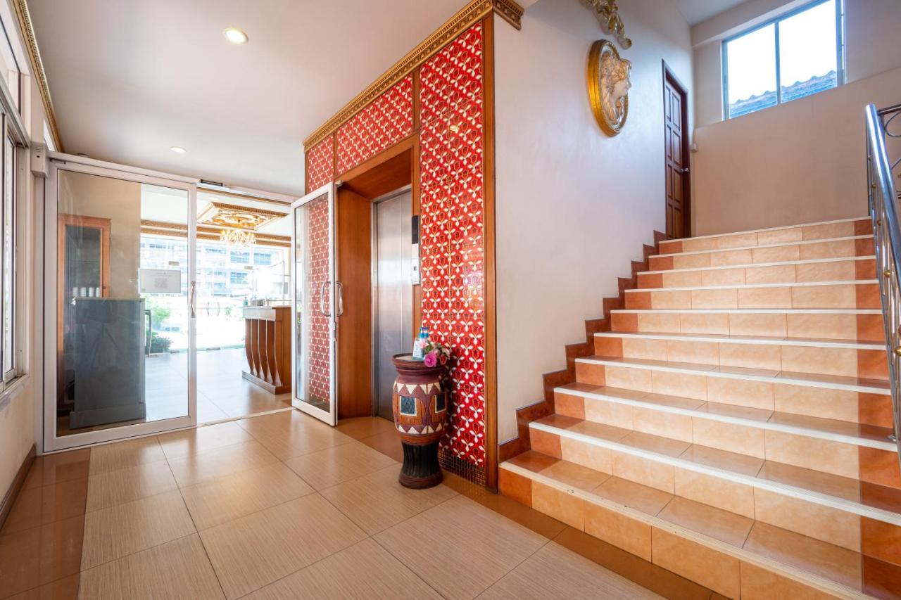 Reddoorz Navin Mansion 3 Pattaya Hotel Exterior photo