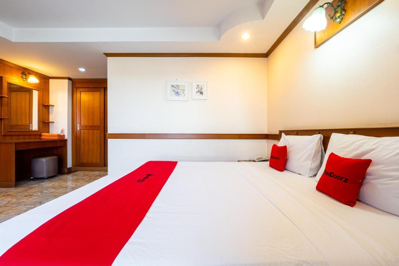 Reddoorz Navin Mansion 3 Pattaya Hotel Exterior photo