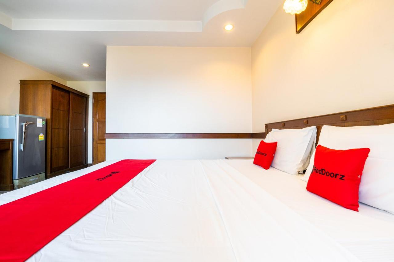 Reddoorz Navin Mansion 3 Pattaya Hotel Exterior photo