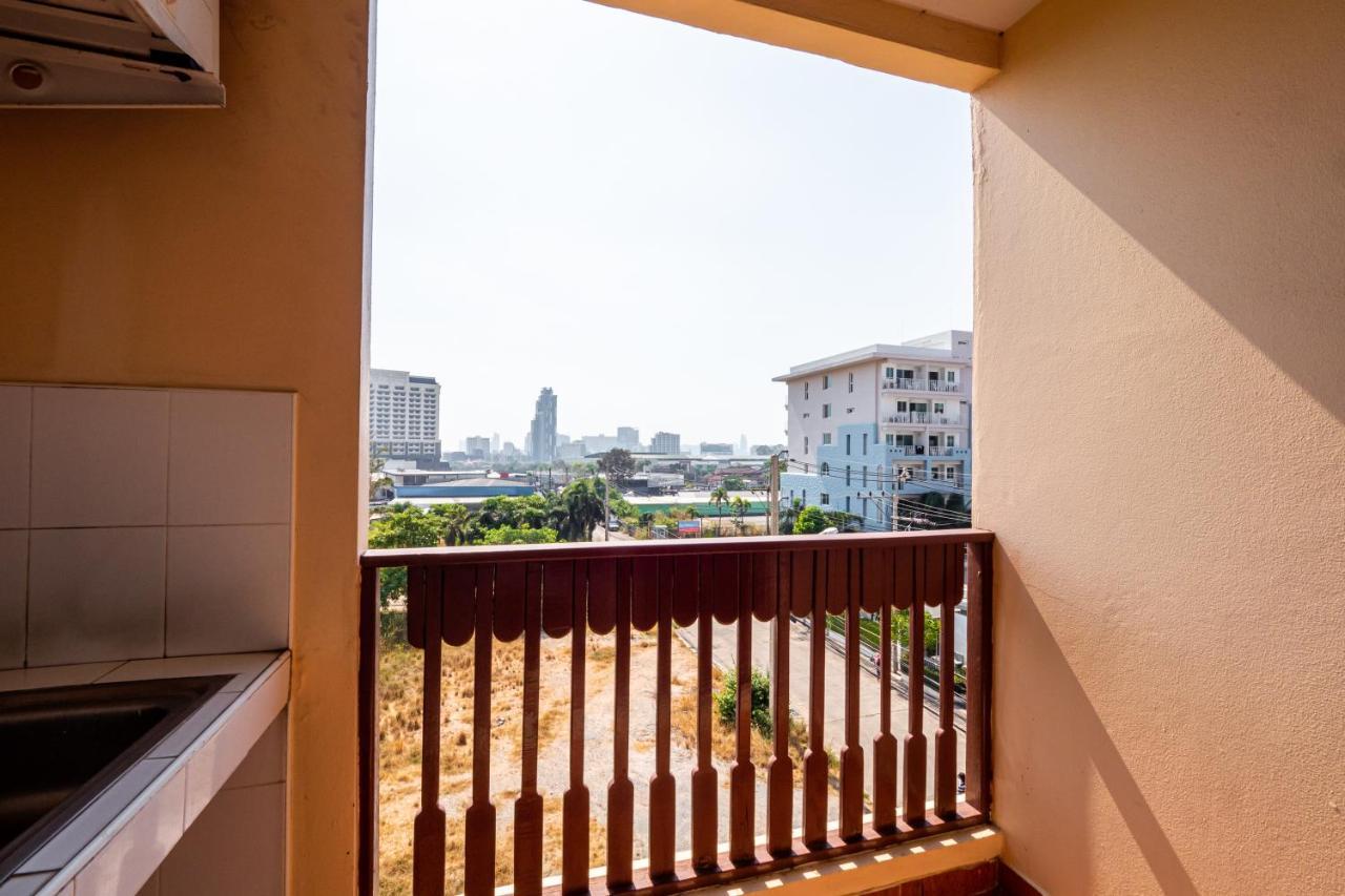 Reddoorz Navin Mansion 3 Pattaya Hotel Exterior photo