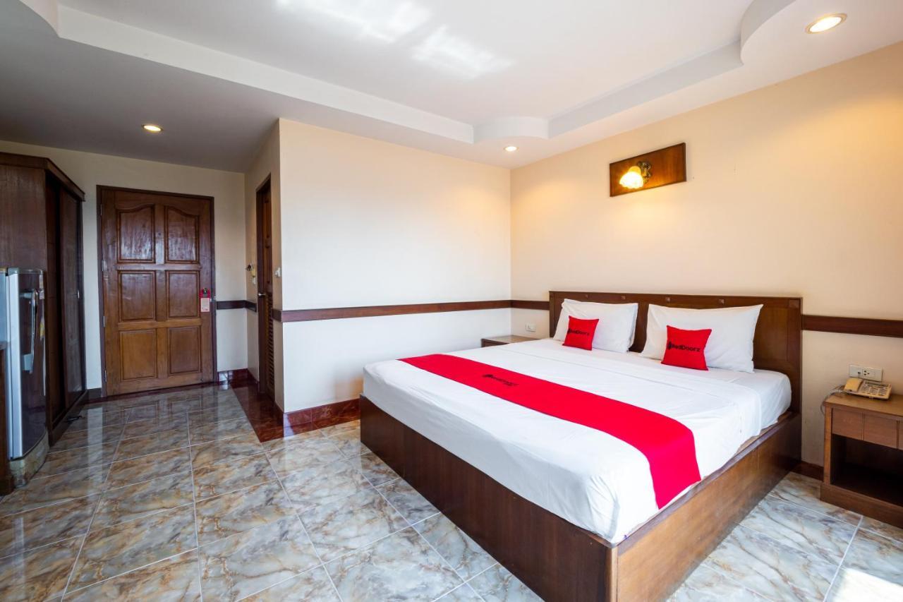 Reddoorz Navin Mansion 3 Pattaya Hotel Exterior photo