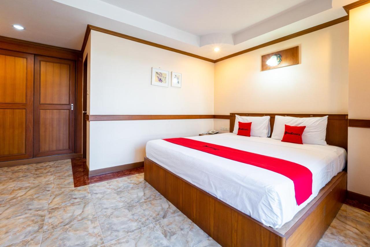 Reddoorz Navin Mansion 3 Pattaya Hotel Exterior photo