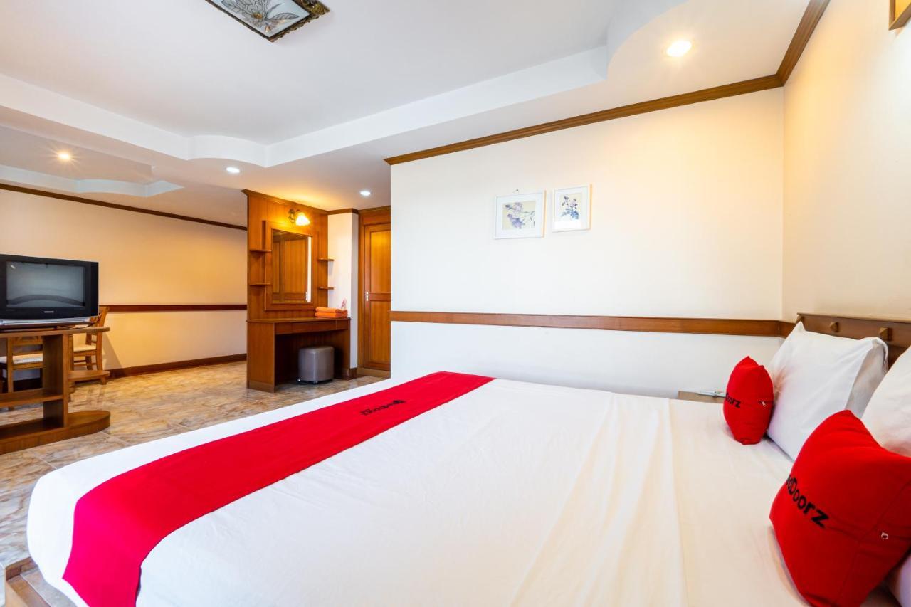 Reddoorz Navin Mansion 3 Pattaya Hotel Exterior photo