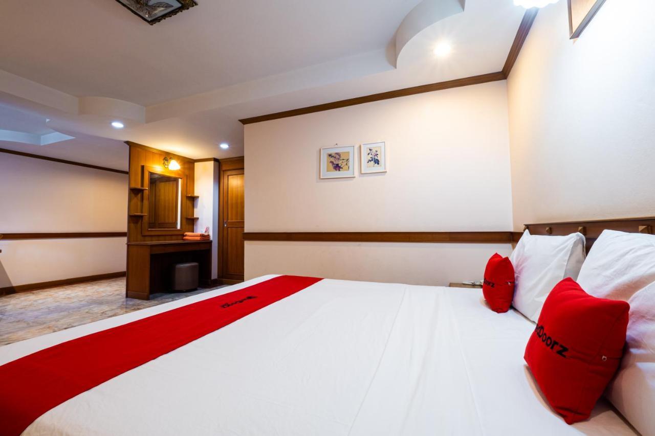 Reddoorz Navin Mansion 3 Pattaya Hotel Exterior photo