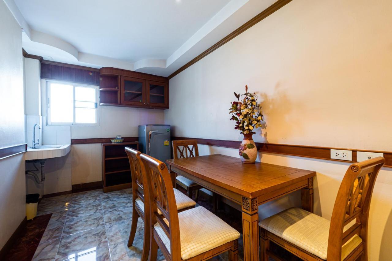 Reddoorz Navin Mansion 3 Pattaya Hotel Exterior photo